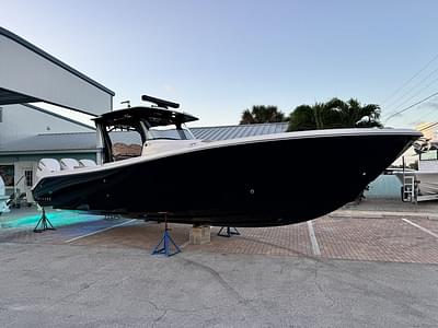 BOATZON | EdgeWater 370 CC 2025