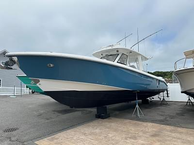 BOATZON | Everglades 395 Center Console 2021