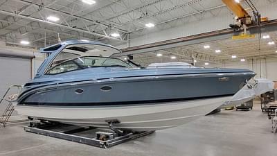 BOATZON | Formula 330 Crossover Bowrider 2025 BOATZON | Formula 330 Crossover Bowrider 2025