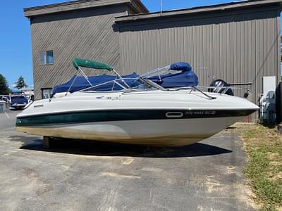 BOATZON | 2002 Four Winns 225 Sundowner