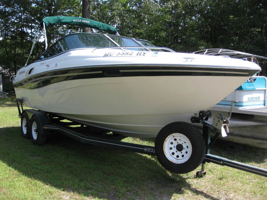 2000 Four Winns Sundowner 235 - Sold Boat