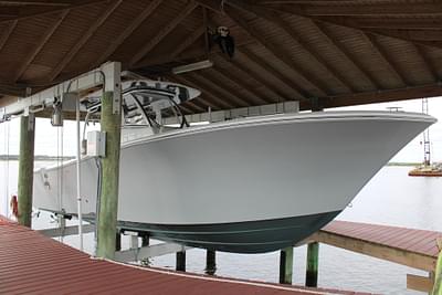 BOATZON | Front Runner 36 Center Console 2021