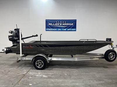 BOATZON | Gator Tail 1750 Mid Deck Savage 2025