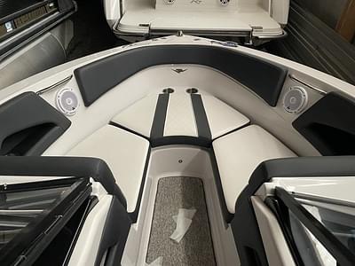 BOATZON | Glastron GT 225 2014