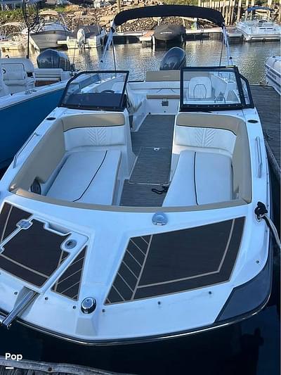 BOATZON | Glastron GTD 220