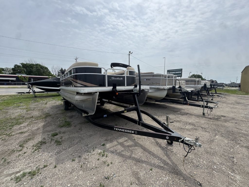 2014 GODFREY 2286 CRUISE 70HP BUNK TRAILER - Sold Boat