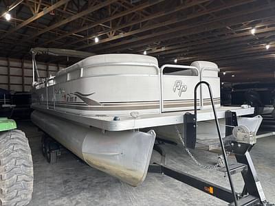 BOATZON | GODFREY 240 LE 50 HP AND BUNK TRAILER 2000 BOATZON | GODFREY 240 LE 50 HP AND BUNK TRAILER 2000