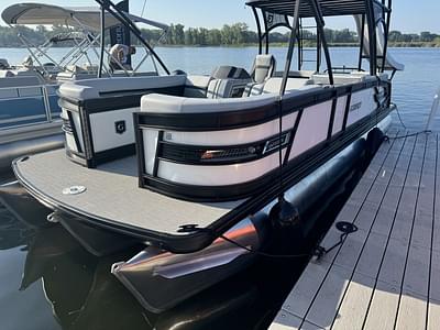 BOATZON | GODFREY 275 SDE 300HP BUNK TRAILER 2025