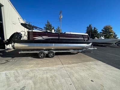 BOATZON | Godfrey Pontoons 24ft Sweetwater 2486 C GTP 27 in Center Tube 2023