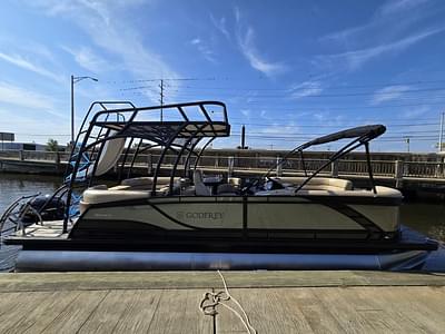 BOATZON | Godfrey Pontoons Monaco 255 SDB Slide 2025
