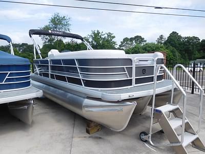 BOATZON | Godfrey Pontoons SWEETWATER 2186C  GTP 27 IN CENTER TUBE 2024