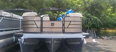 BOATZON | Godfrey Pontoons Sweetwater 2286 SB 2023