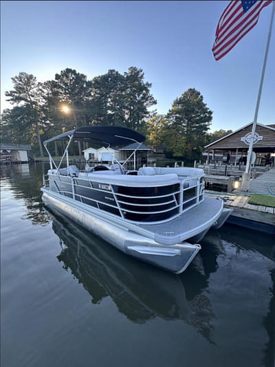BOATZON | Godfrey Pontoons Sweetwater 2286 SB 2023