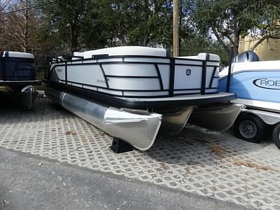 BOATZON | Godfrey Pontoons Sweetwater 2286 SB 2025