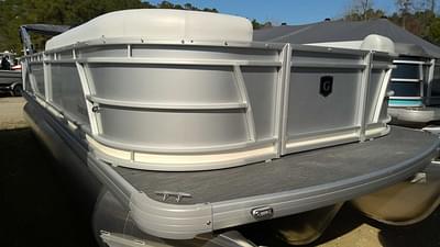 BOATZON | Godfrey Pontoons Sweetwater 2286 SFL GTP 27 in Center Tube Package 2024