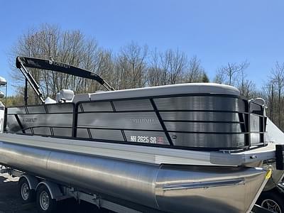 BOATZON | Godfrey Pontoons Sweetwater 2286 SFL iMPACT  29 in Center Tube 2022