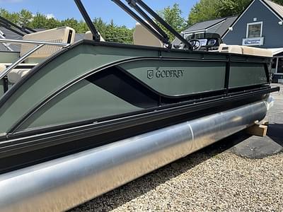 BOATZON | Godfrey Pontoons Sweetwater 2286 SFLC 27 in Package 2025 BOATZON | Godfrey Pontoons Sweetwater 2286 SFLC 27 in Package 2025