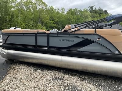 BOATZON | Godfrey Pontoons Sweetwater 2486 SB 27 iMPACT Center Tube Package 2025
