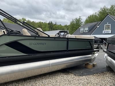 BOATZON | Godfrey Pontoons Sweetwater 2486 SFLC Sport Tube 27 in Package 2025 BOATZON | Godfrey Pontoons Sweetwater 2486 SFLC Sport Tube 27 in Package 2025