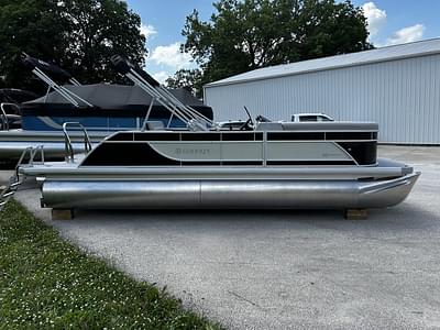 BOATZON | Godfrey Pontoons Xperience 2286 SFLX 27 iMPACT Center Tube Package 2025