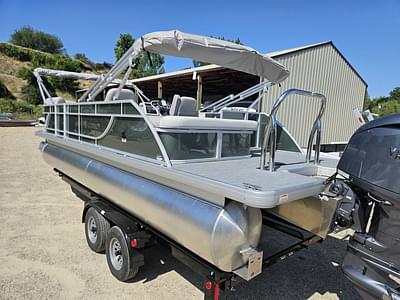 BOATZON | Godfrey Pontoons Xperience 2286 SFLX Sport Tube 27 in Package 2025