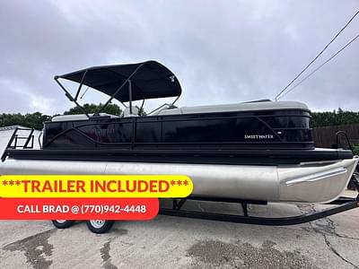 BOATZON | Godfrey SW 2286 SB 29 in Tri  Plat 2024