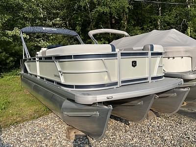 BOATZON | GODFREY SW2286SFL 2026