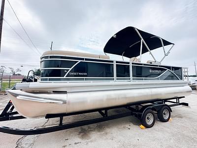 BOATZON | Godfrey Sweetwater 22 Flip Lounge Tritoon 2024