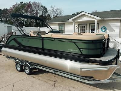 BOATZON | Godfrey Sweetwater 22 Flip Lounge Tritoon 2025