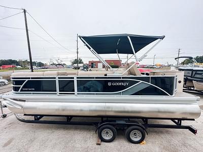 BOATZON | Godfrey Sweetwater 22 Rear Fish  Cruise Tritoon 2024