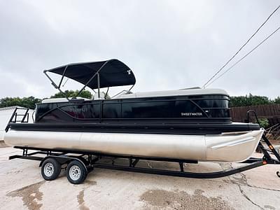 BOATZON | Godfrey Sweetwater 2224 Split Bench Tritoon 2024