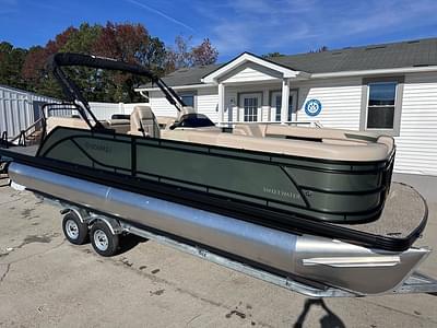 BOATZON | Godfrey Sweetwater 2286 SB 27in Tri iMP  Gold 2025