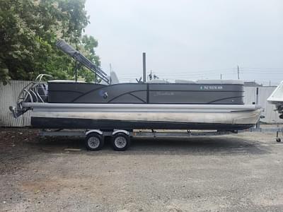 BOATZON | Godfrey Sweetwater Premium Edition 255 SBH 2017
