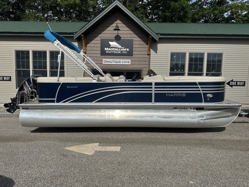 2018 Harris Sunliner 220 225 - Sold Boat