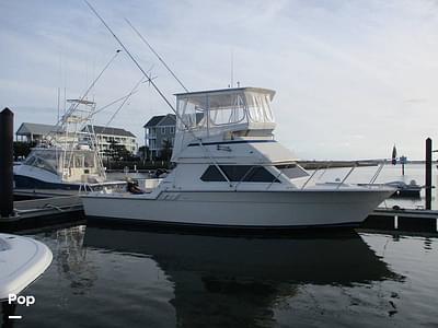 BOATZON | Hatteras 32 Flybridge Fisherman