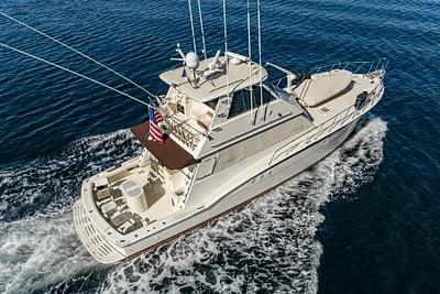 BOATZON | Hatteras 60 Convertible