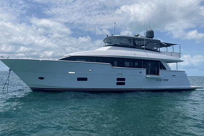 BOATZON | Hatteras M90 PANACERA 2019