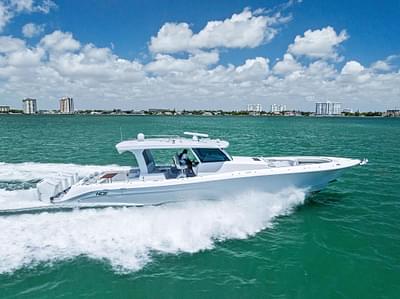 BOATZON | HCB 56 Sueos GIX Center Console 2025