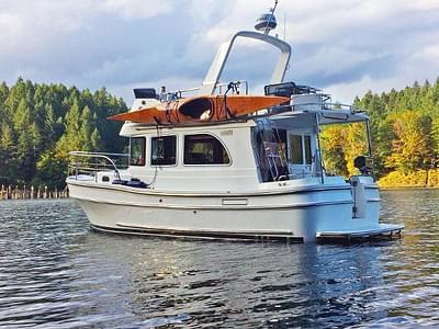 BOATZON | Helmsman Trawlers Helmsman 31 Sedan 2017