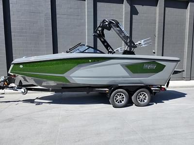 BOATZON | Heyday Wake Boats WT2DC 2025