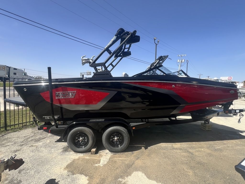 2025 Heyday Wake Boats WT2DC - Sold Boat