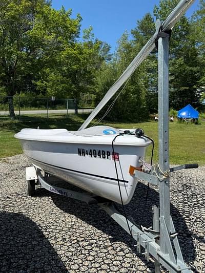 BOATZON | Hunter Marine Corp sailboat 2006