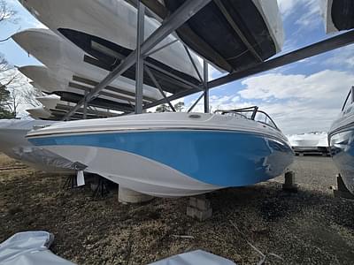 BOATZON | Hurricane SunDeck 217 OB 2025