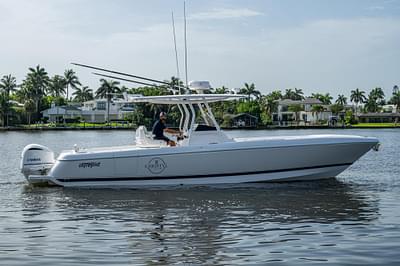 BOATZON | Intrepid 327 Center Console 2018