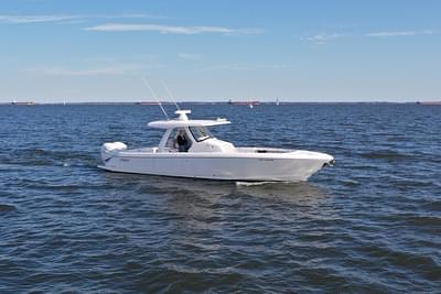 BOATZON | Intrepid 345 Nomad SE 2020