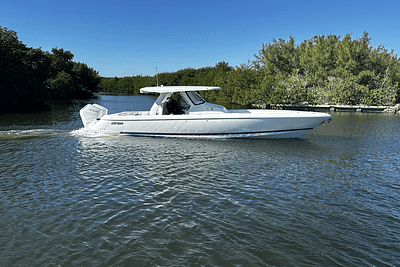 BOATZON | Intrepid 345 NOMAD SE 2025