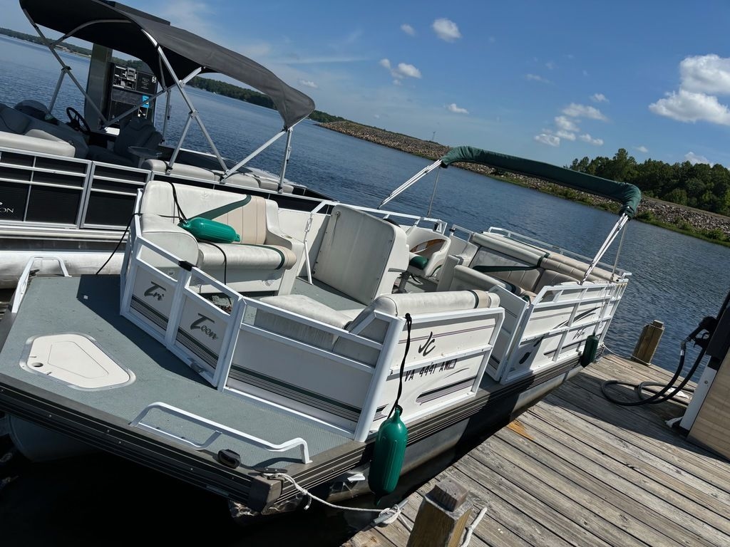 2000 JC Tritoon 226 - Sold Boat