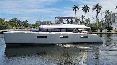 BOATZON | Lagoon Motor Yacht