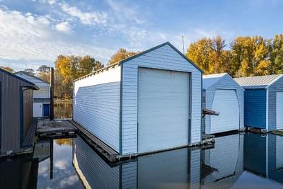 BOATZON |  Larson Boathouse 1983