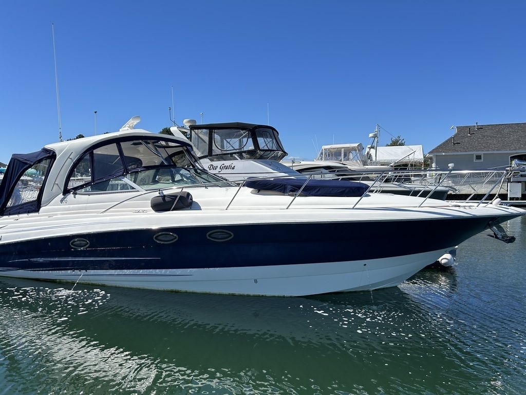 2010 Larson CABRIO 370 - Sold Boat